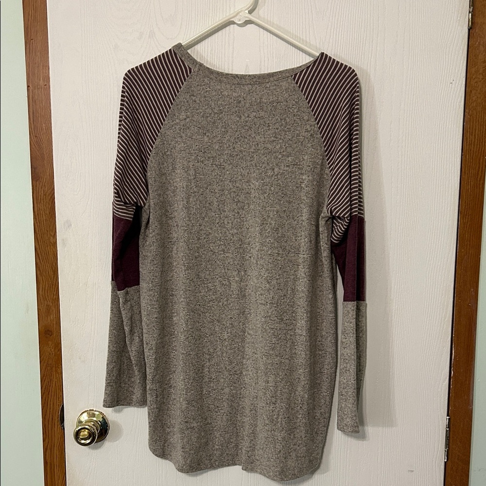 Pink Clover Gray and Burgundy Striped Sleeve Sweater Size XL - Picture 2 of 4